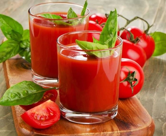Nước ép cà chua giảm cân là loại thức uống đơn giản, dễ làm.