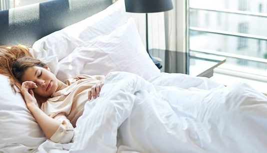tư thế ngủ giảm mỡ bụng