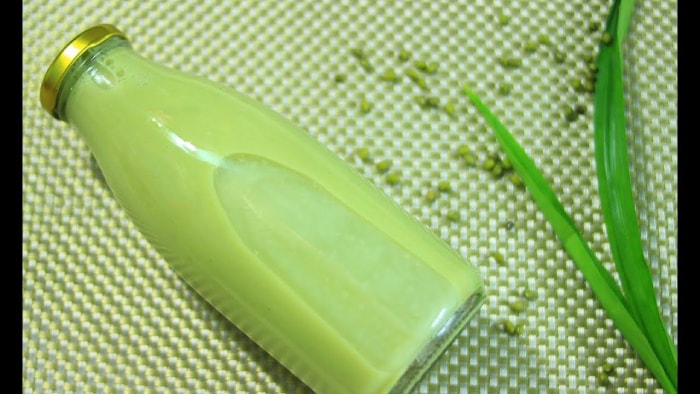 Uống sữa hạt đậu xanh